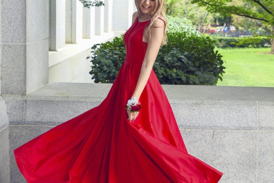 photo 1595777457583 95e059d581b8